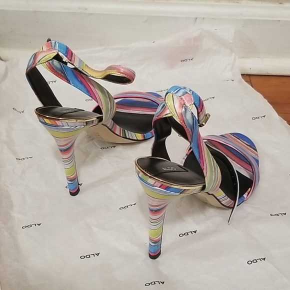 Shoes - Picture 3 of 4